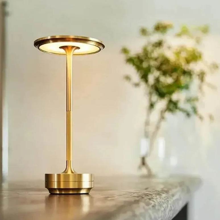 Wireless Table Lamp With Charging Station