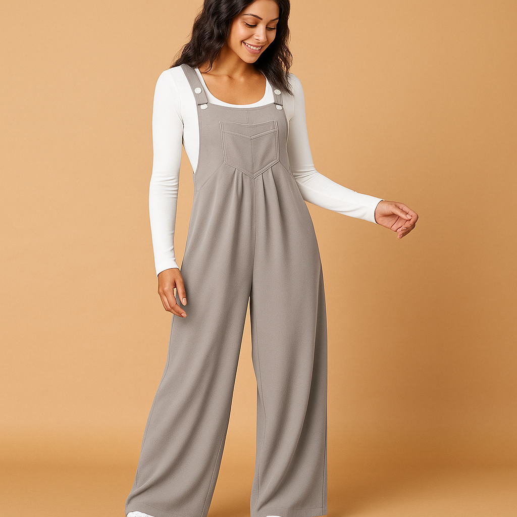 Woman wearing a sleeveless ruched casual jumpsuit with a loose fit and functional pockets, ideal for everyday comfort and casual outings.
