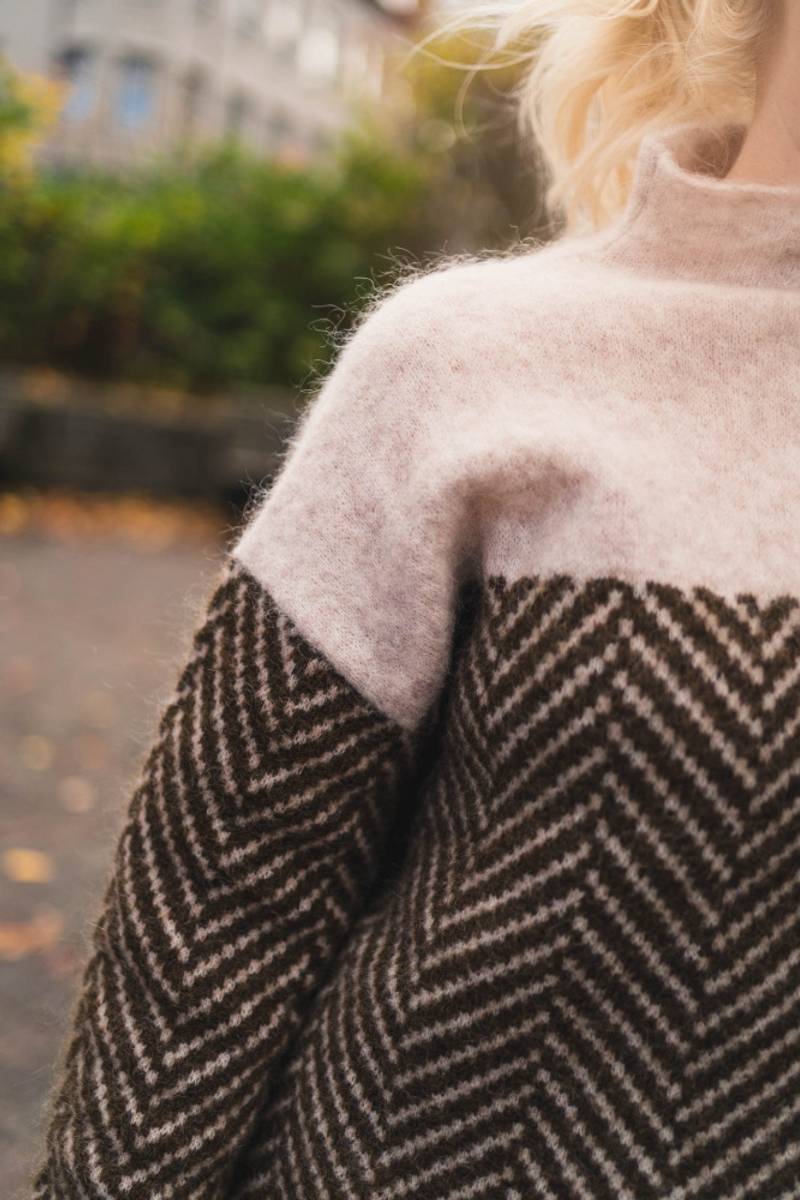 Cozy Women's Cable Knit Turtleneck Sweater