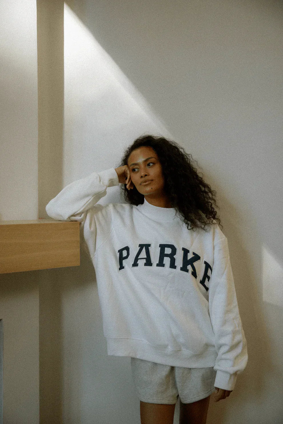 Women's Fleece Crew Neck Sweatshirt Embroidered Logo - VibreMode