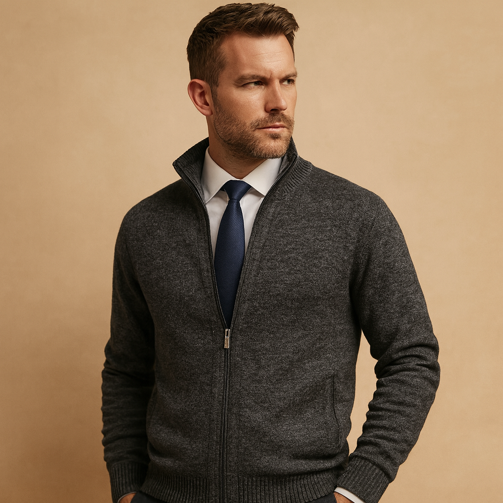 Modern zipped knit jacket for men in a warm and comfortable fit, ideal for autumn and winter everyday wear.